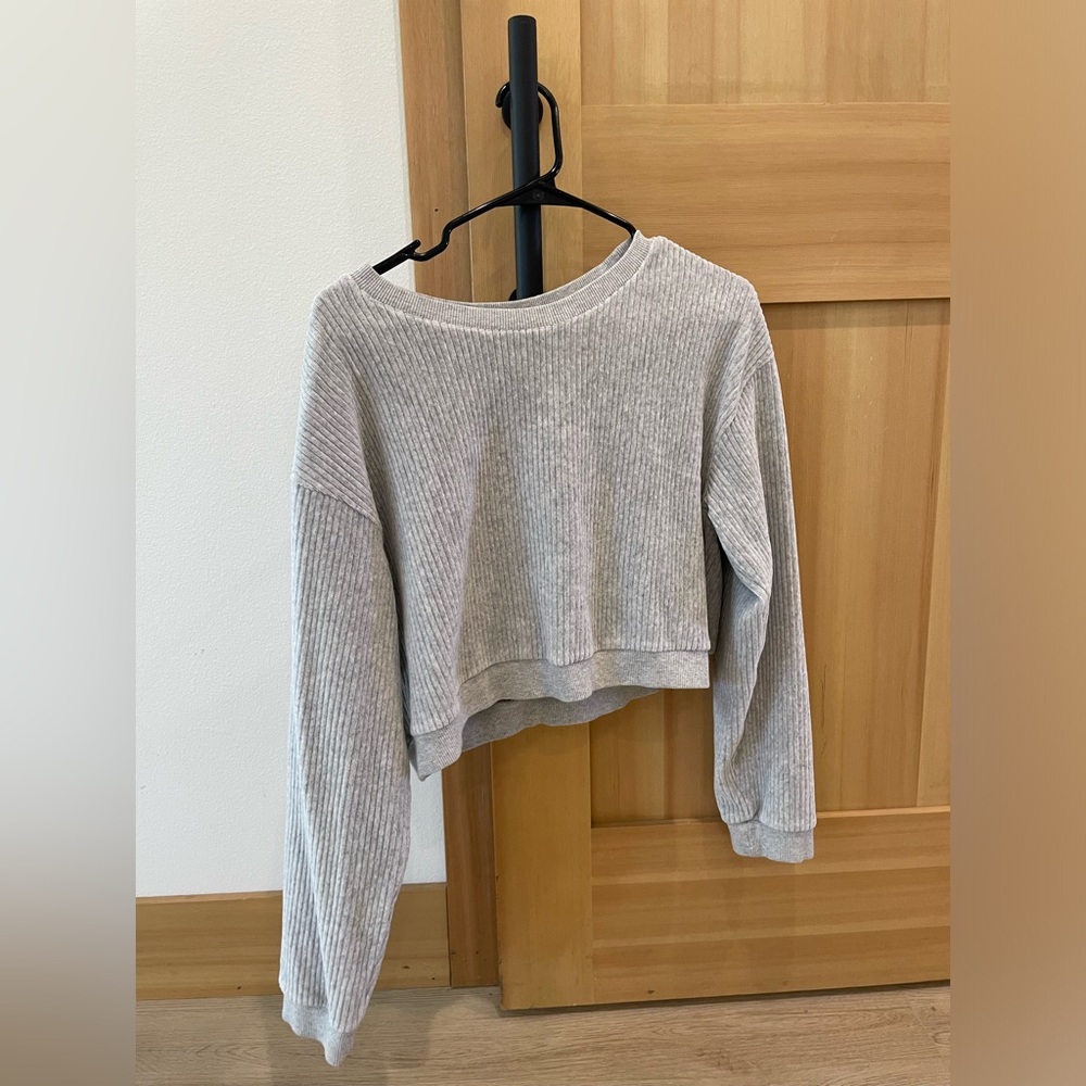 Women’s cropped ribbed crewneck